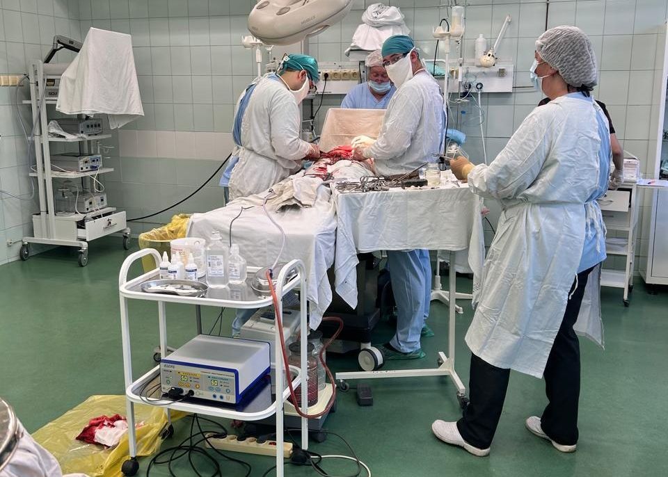 Хирург Пряжинской больницы более трех часов спасал пострадавшую в ДТП в Карелии