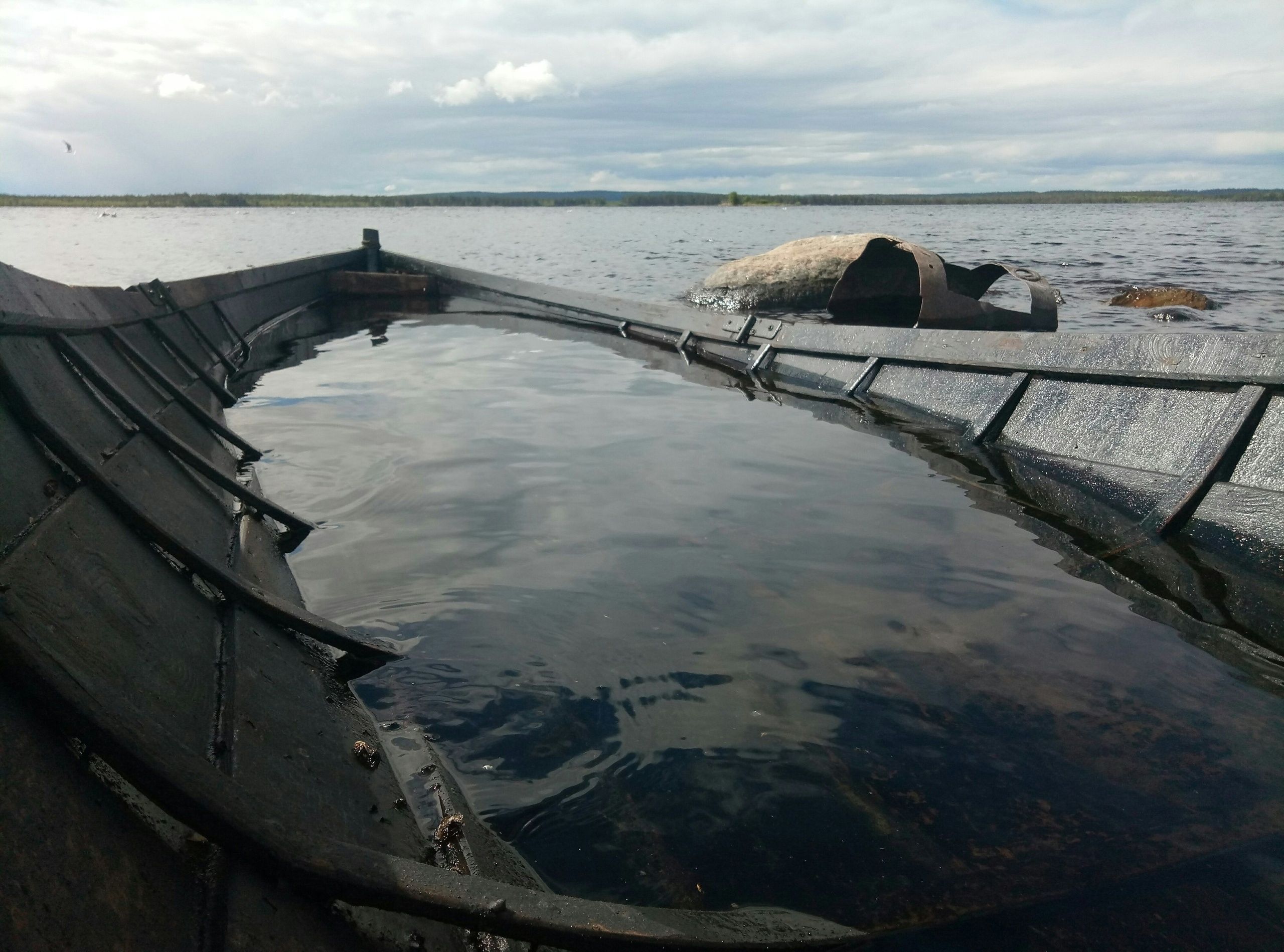 Самодельное судно перевернулось на Ладожском озере в Карелии
