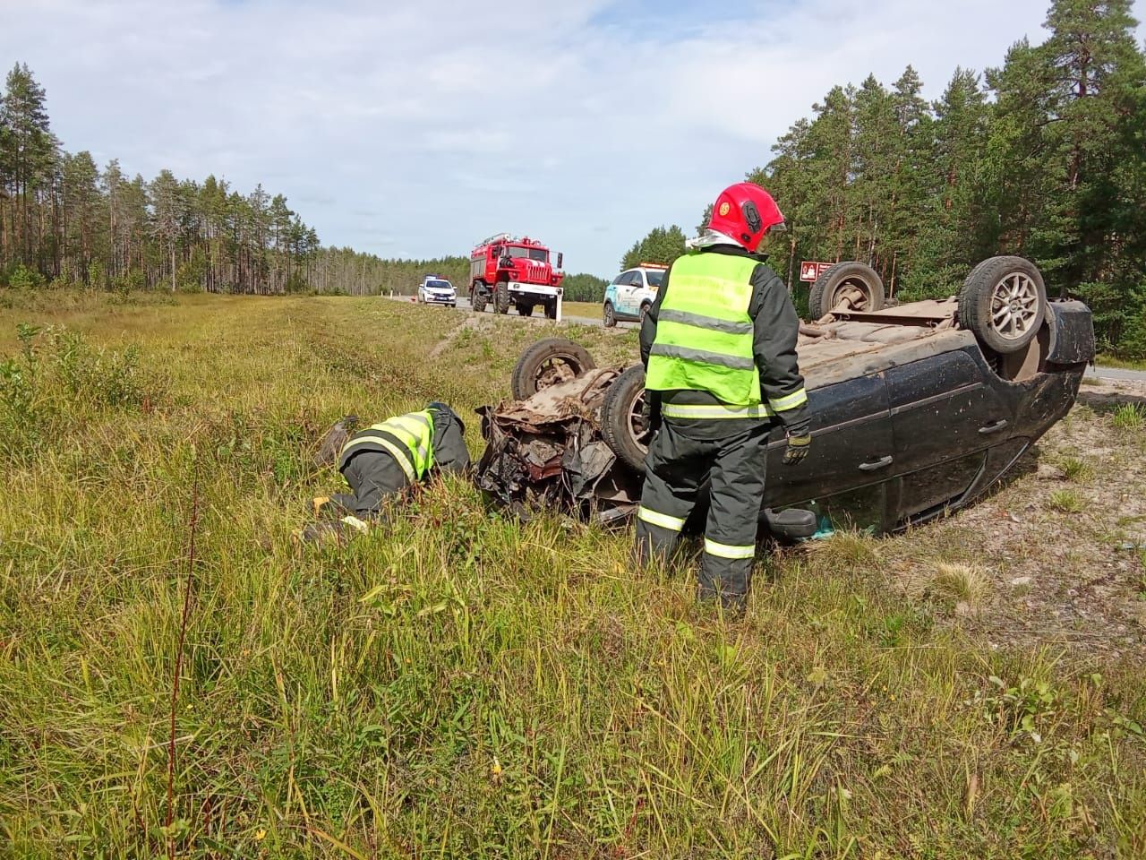 На трассе «Кола» автомобиль перевернулся на крышу