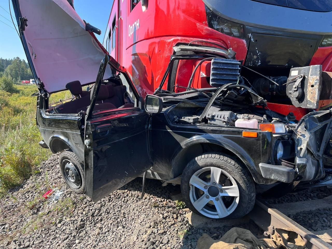 В Карелии водитель «Нивы» скончался после столкновения с поездом