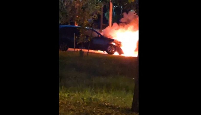 Автомобиль вспыхнул в центре Петрозаводска