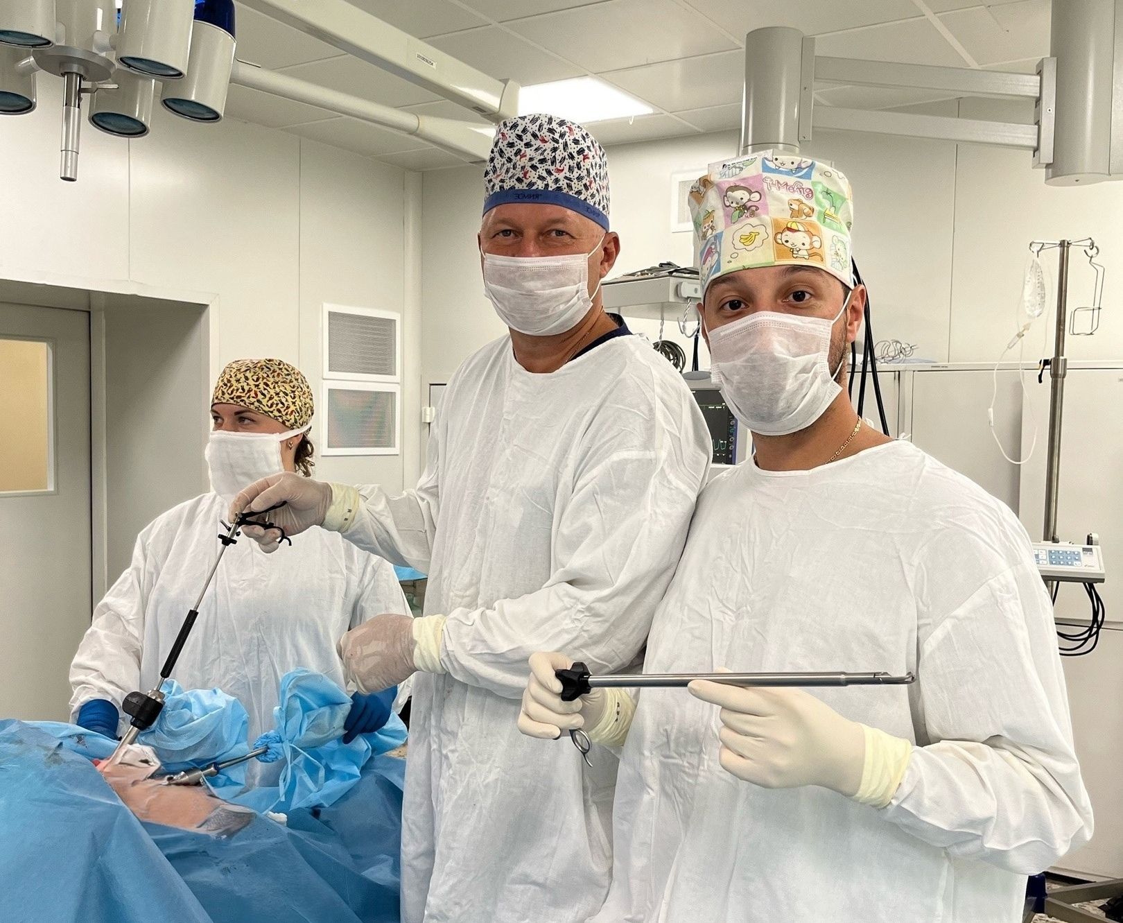 Карельские врачи провели уникальную операцию по удалению огромной кисты и почки