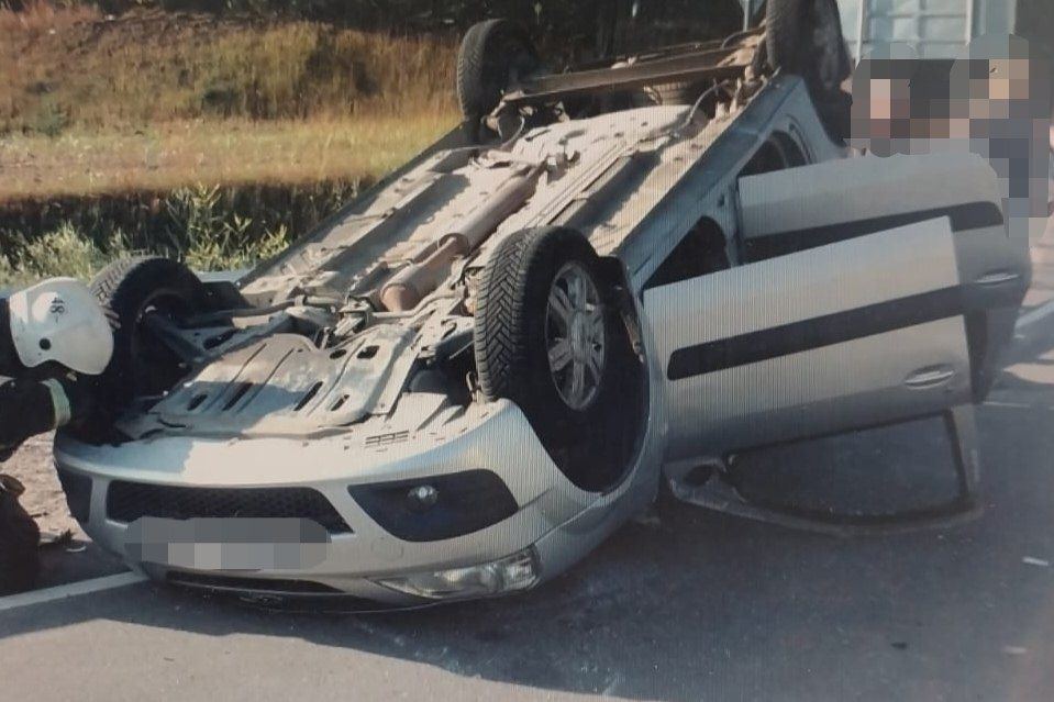 В Карелии автомобиль перевернулся на крышу после столкновения с другой машиной