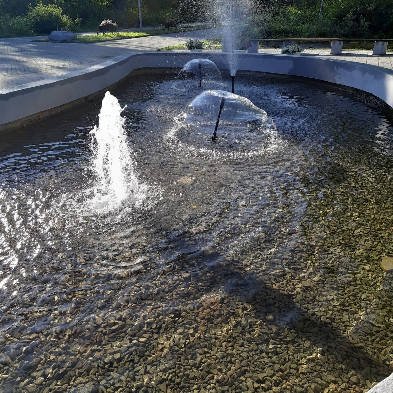 Вандалы повредили только что отремонтированный фонтан на аллее Катанандова в Сегеже