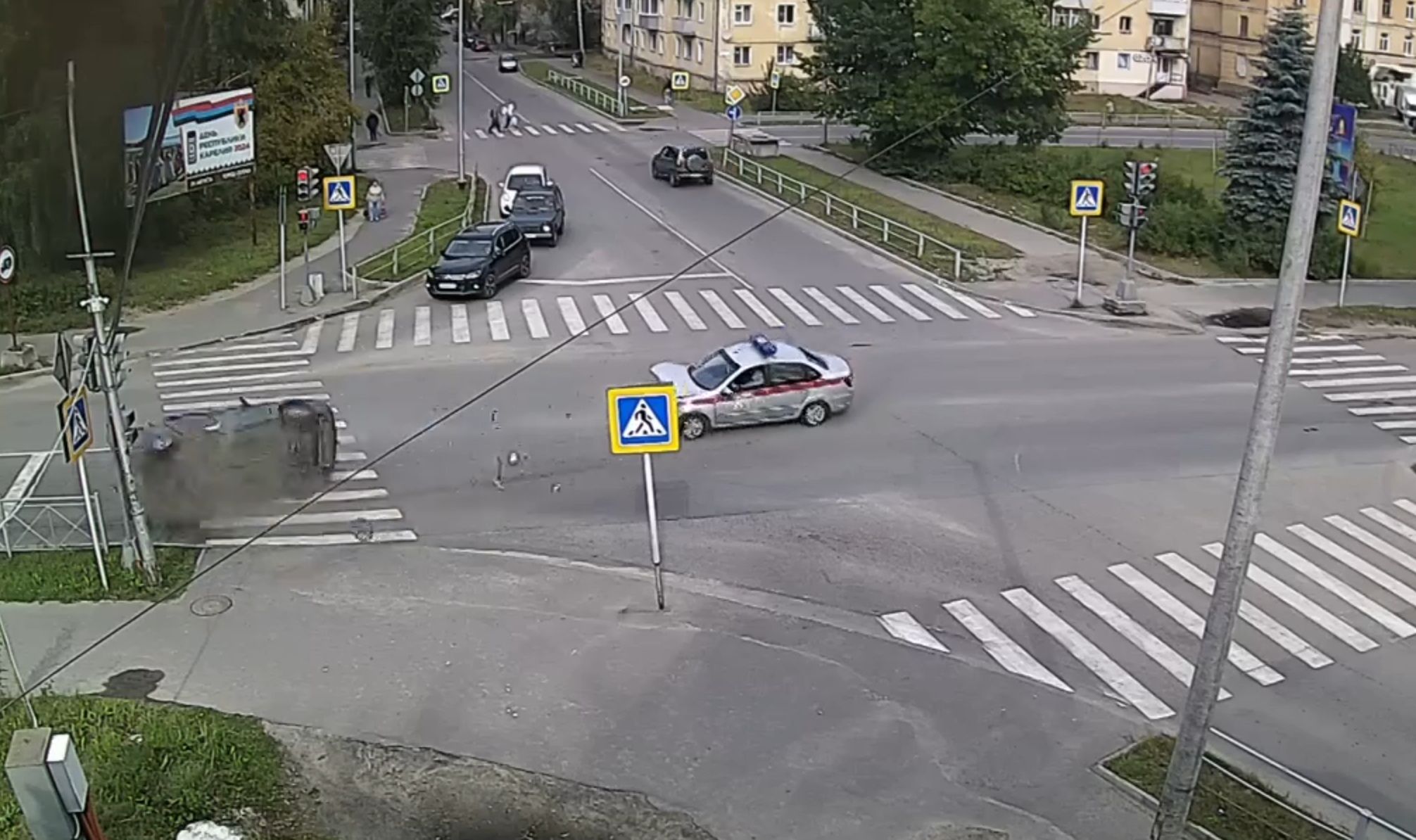 В Сегеже «ВАЗ» перевернулся после столкновения с автомобилем Росгвардии