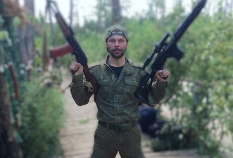 «Площадь Мира пора переименовывать в Траурную». В Сегеже простятся с погибшим в ходе СВО Михаилом Меркуловым