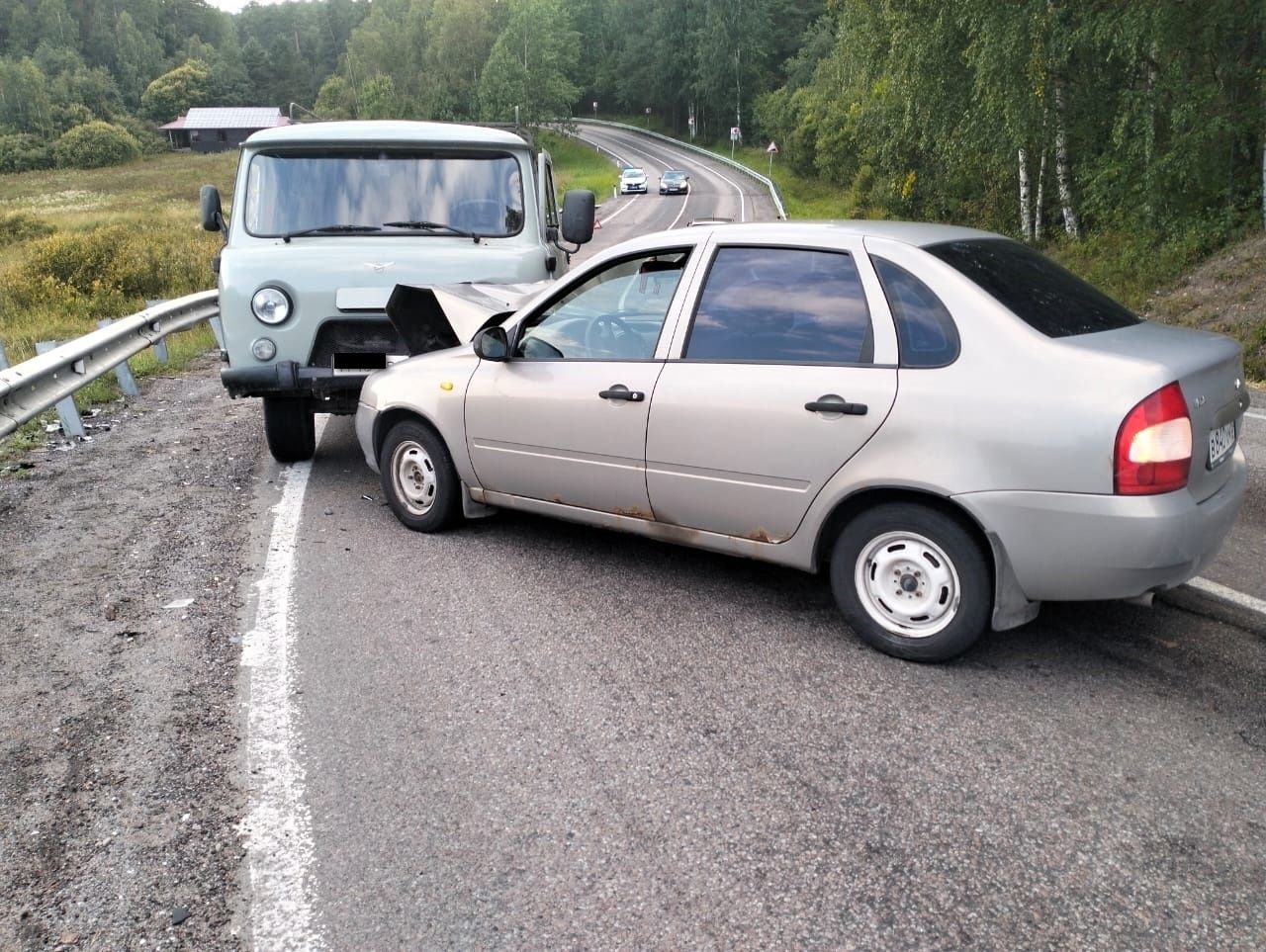 На трассе в Карелии столкнулись «ВАЗ» и «УАЗ»