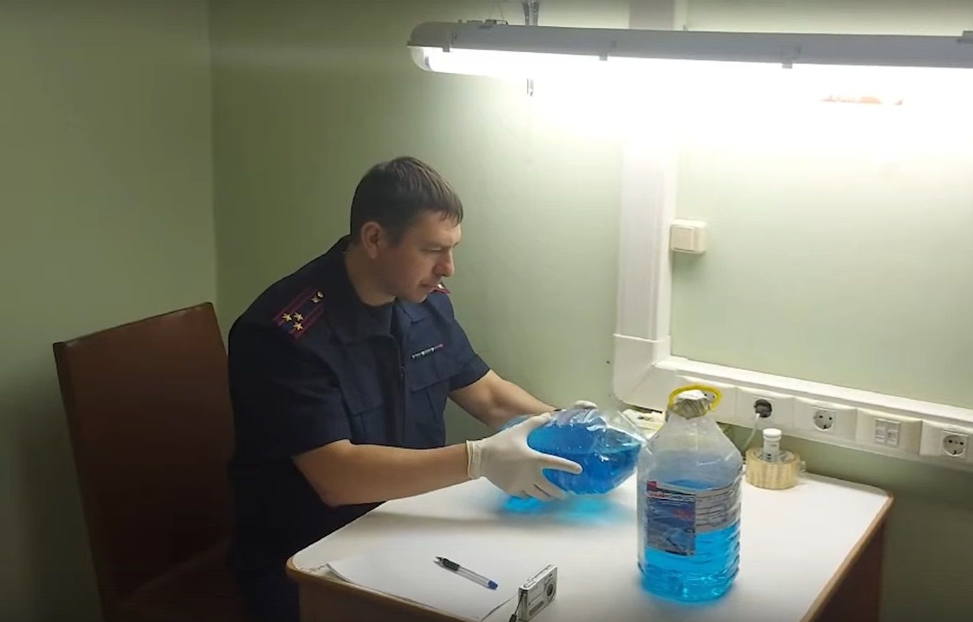 Предприниматель в Карелии продавал опасную для здоровья стеклоомывающую жидкость