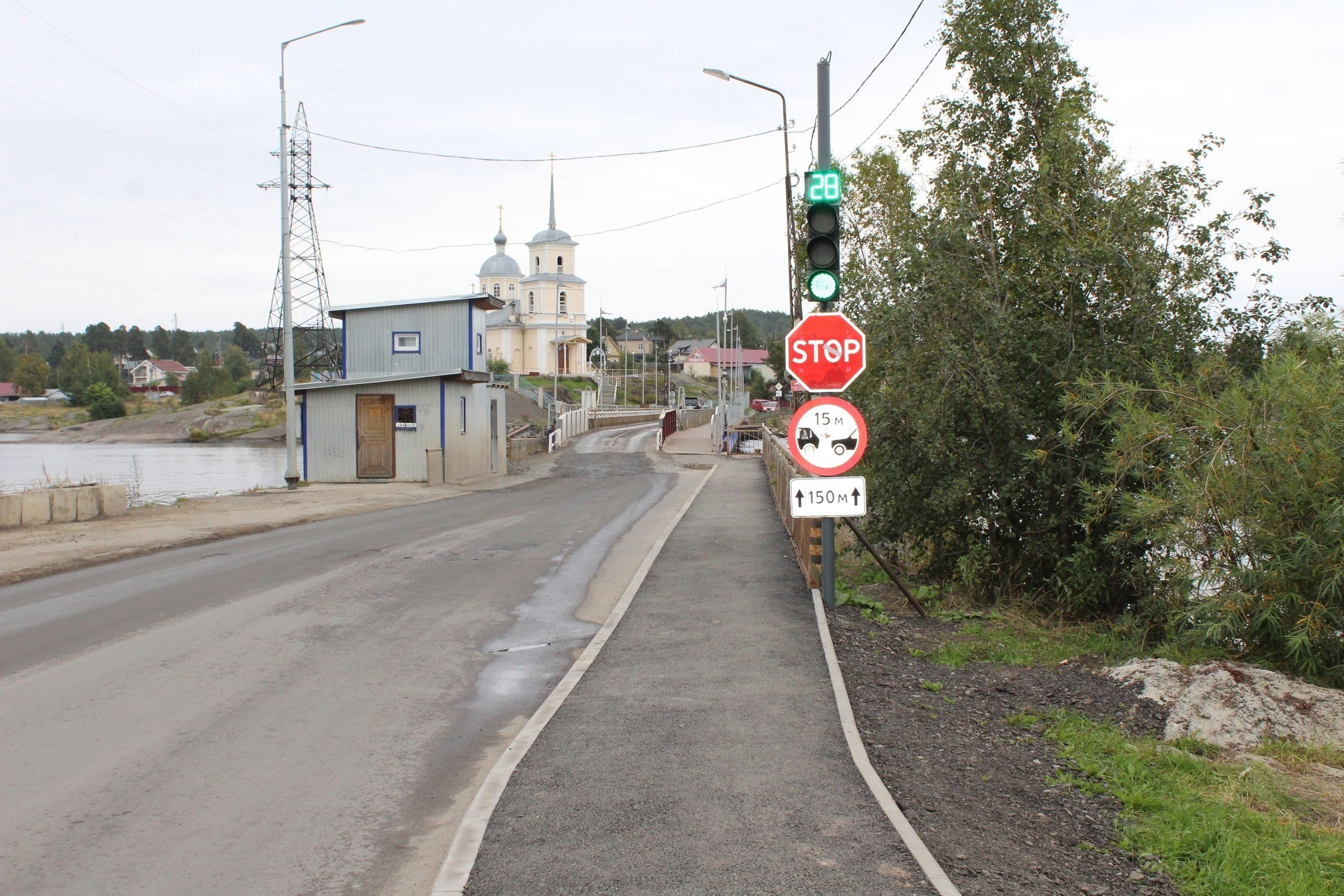 Движение по понтонному мосту в Соломенном ограничат