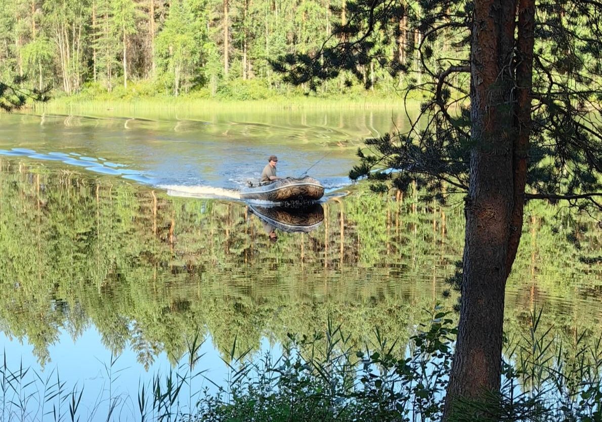 В Карелии пожилой рыбак заблудился и заночевал на берегу