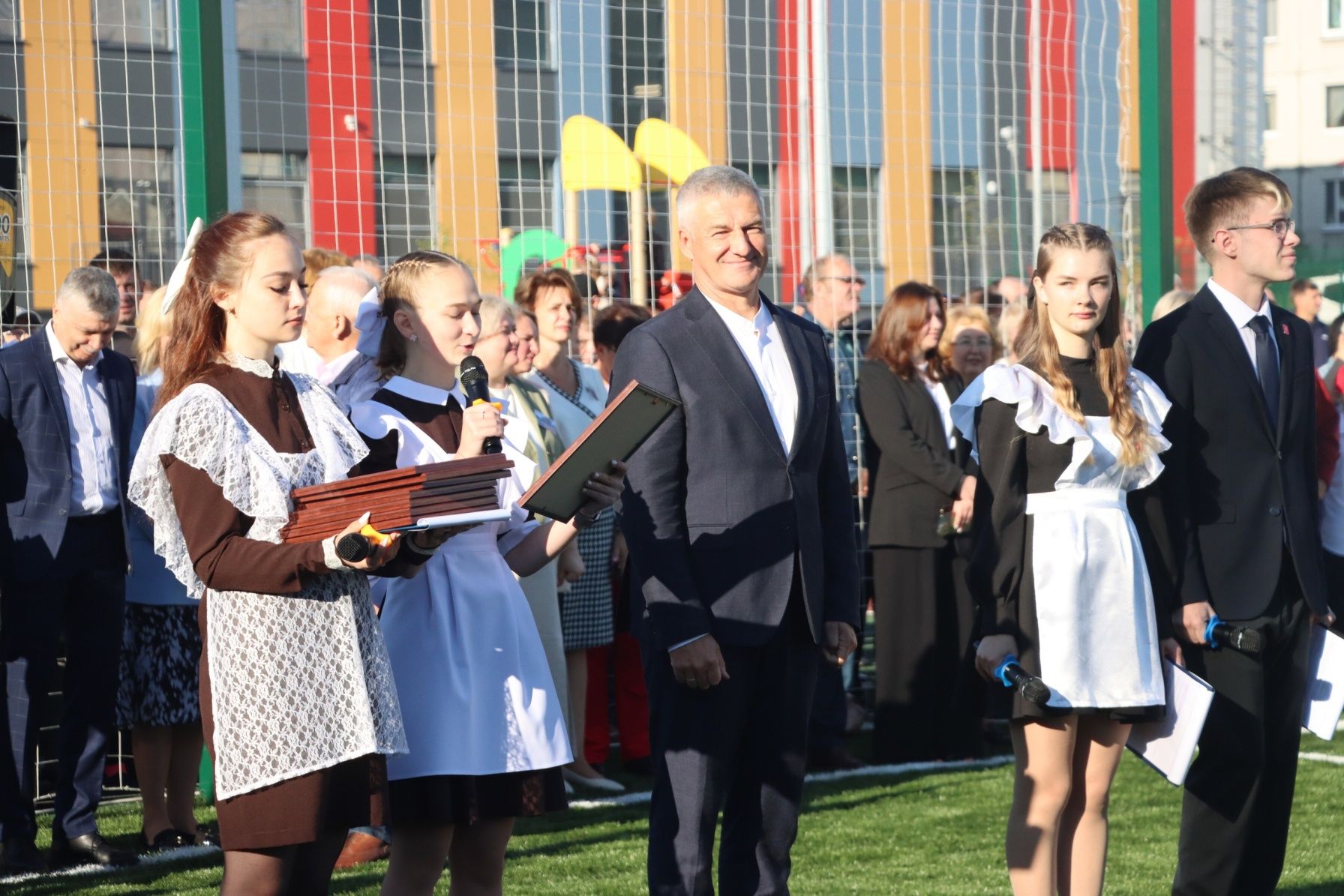 Глава Карелии Артур Парфенчиков открыл новую школу в Медвежьегорске