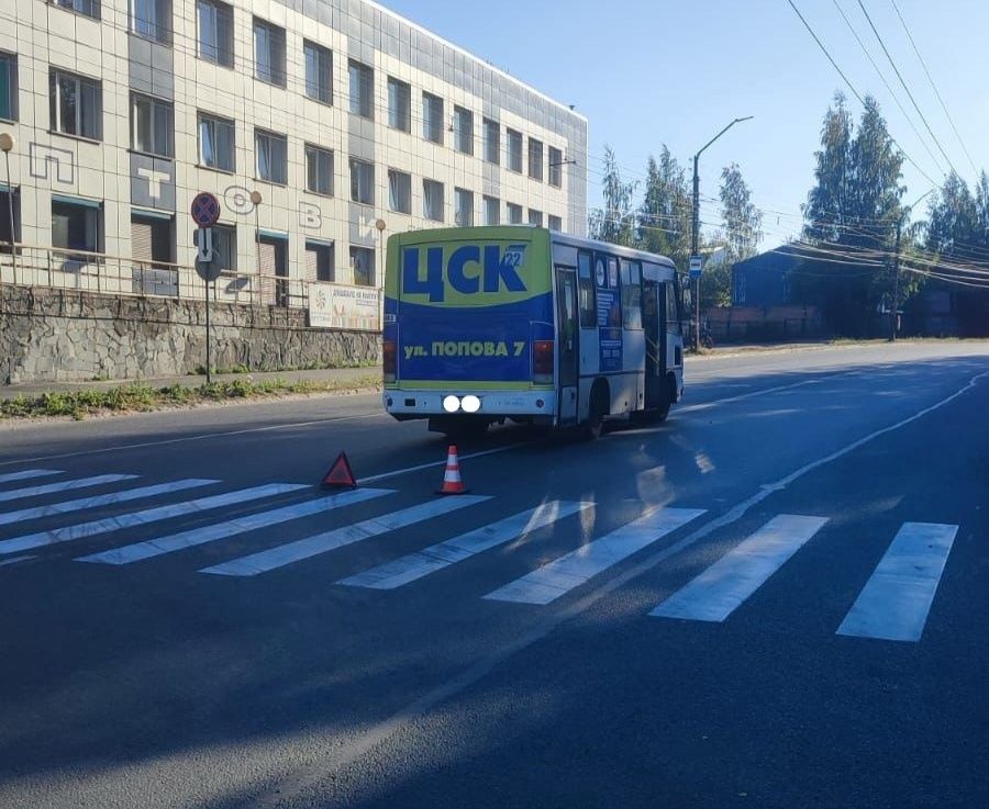 Водитель маршрутного автобуса сбил пешехода в Петрозаводске