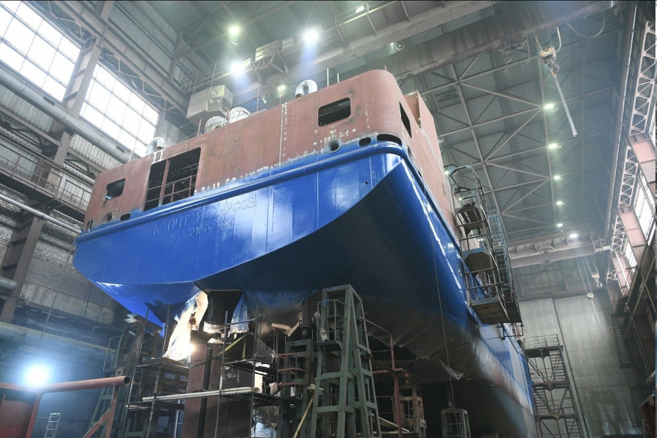 Сварщик Онежского судостроительного завода получил тяжелую травму на производстве