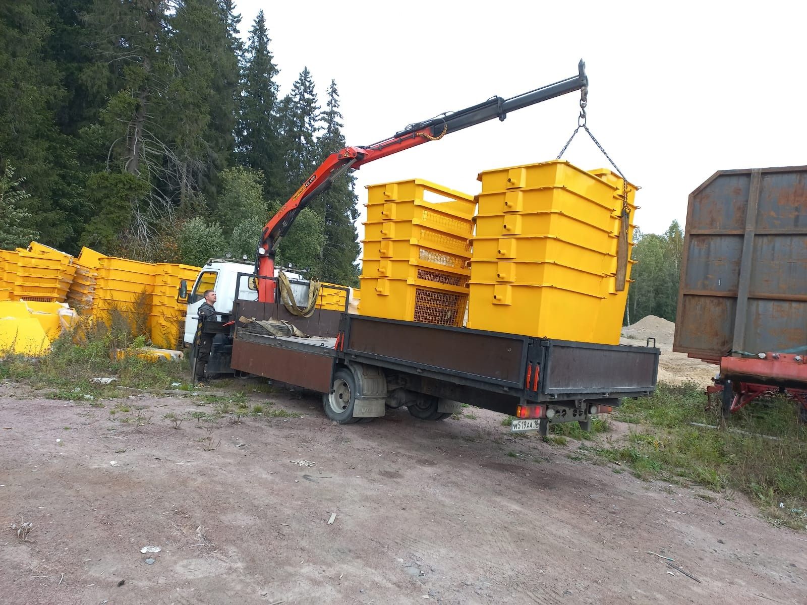 В Сортавальском районе устанавливают контейнеры для раздельного сбора мусора