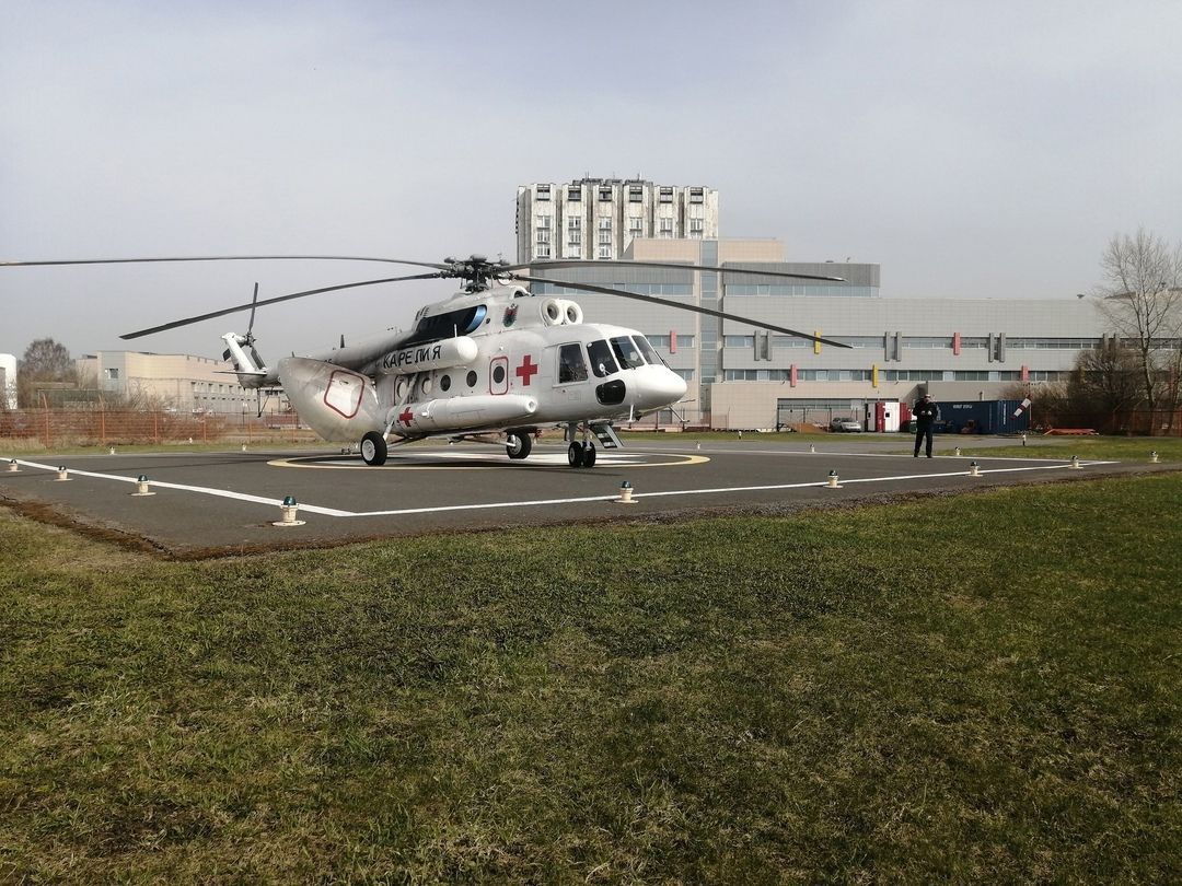 Двух пострадавших на пожаре жителей Карелии госпитализировали в клинику Санкт-Петербурга