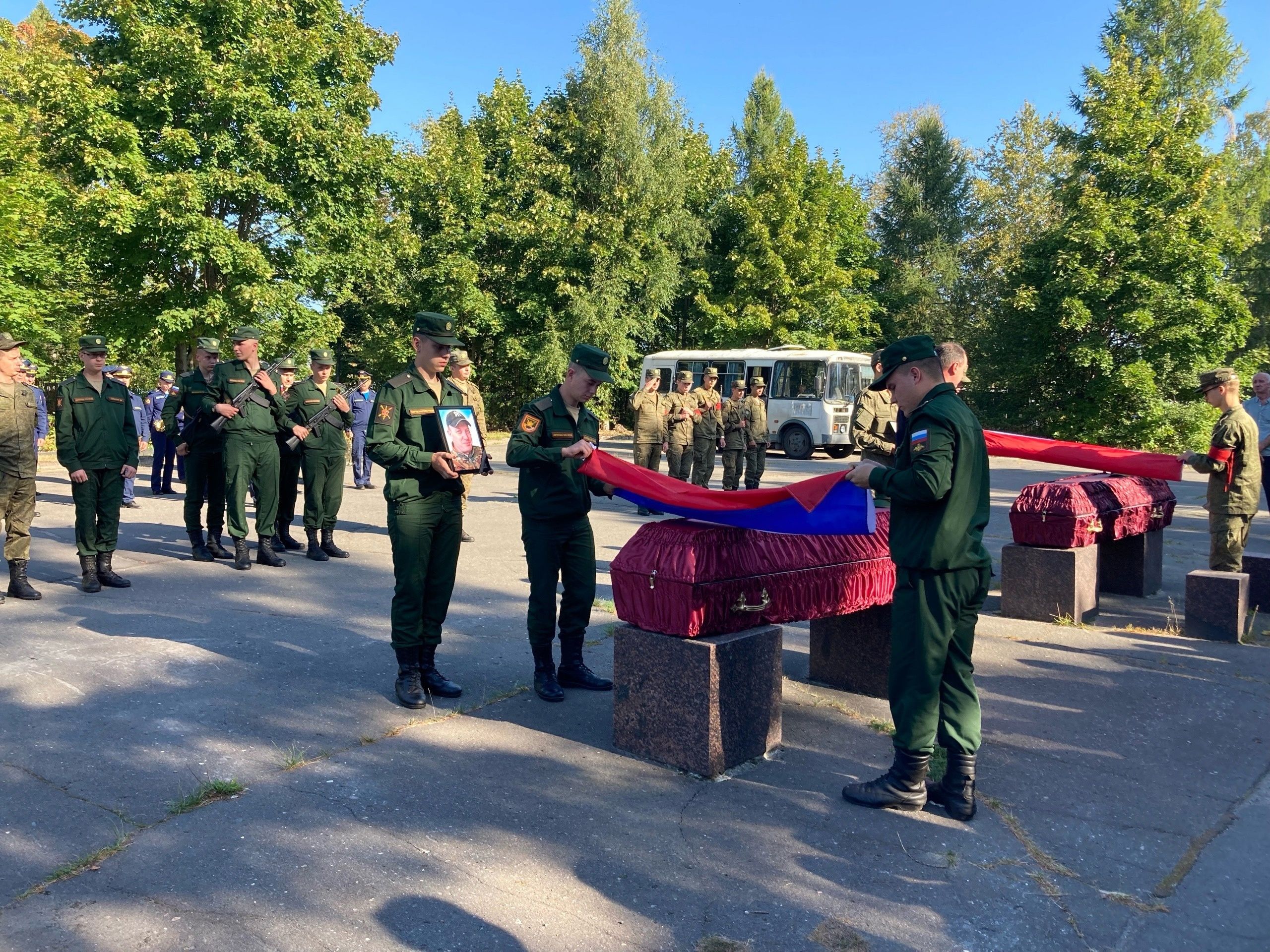 В Петрозаводске простились с двумя бойцами, погибшими в ходе СВО