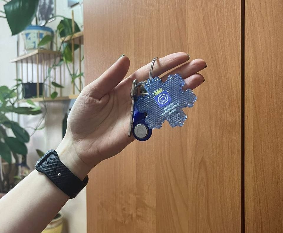 В Кеми многодетной семье участника СВО вручили ключи от новой квартиры