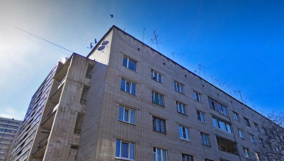 Двухлетний ребенок выпал из окна пятиэтажки в Петрозаводске