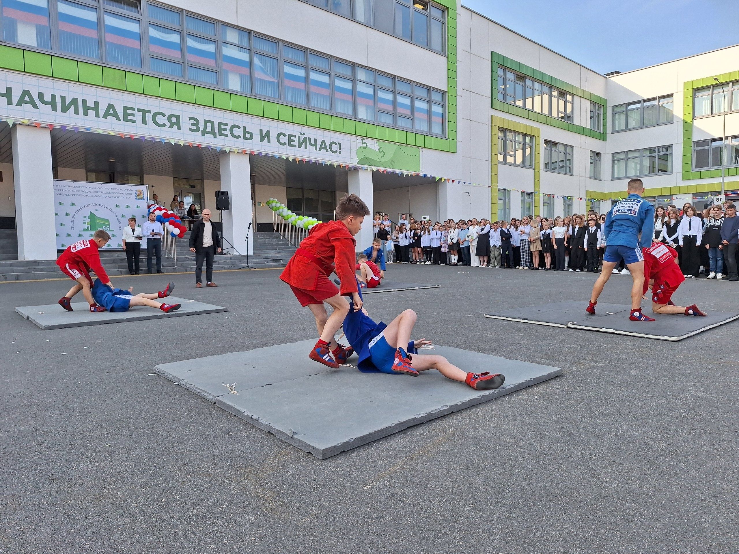 В самой современной школе Петрозаводска начала работу секция самбо