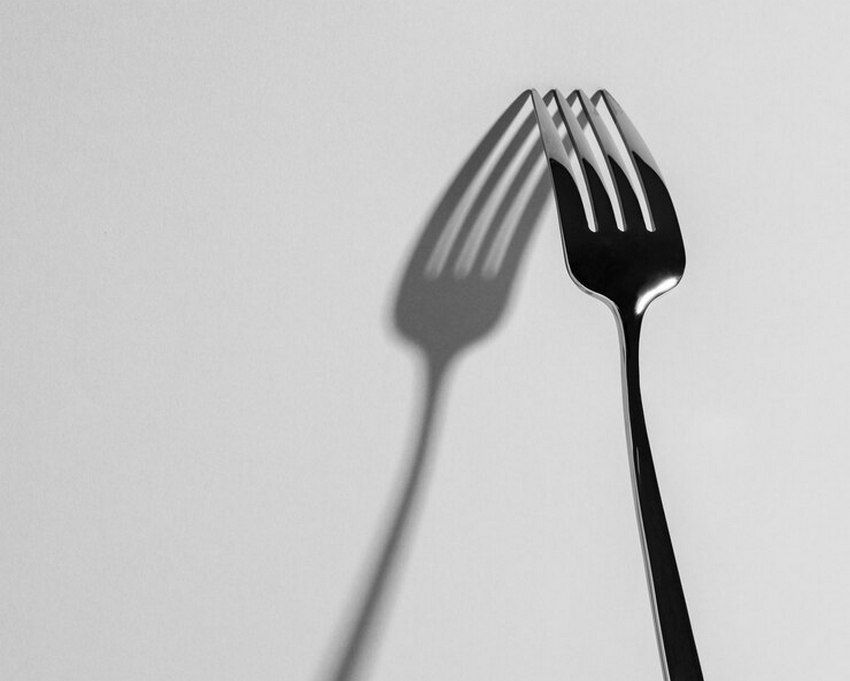 Молодой житель Карелии напал на отчима с вилкой