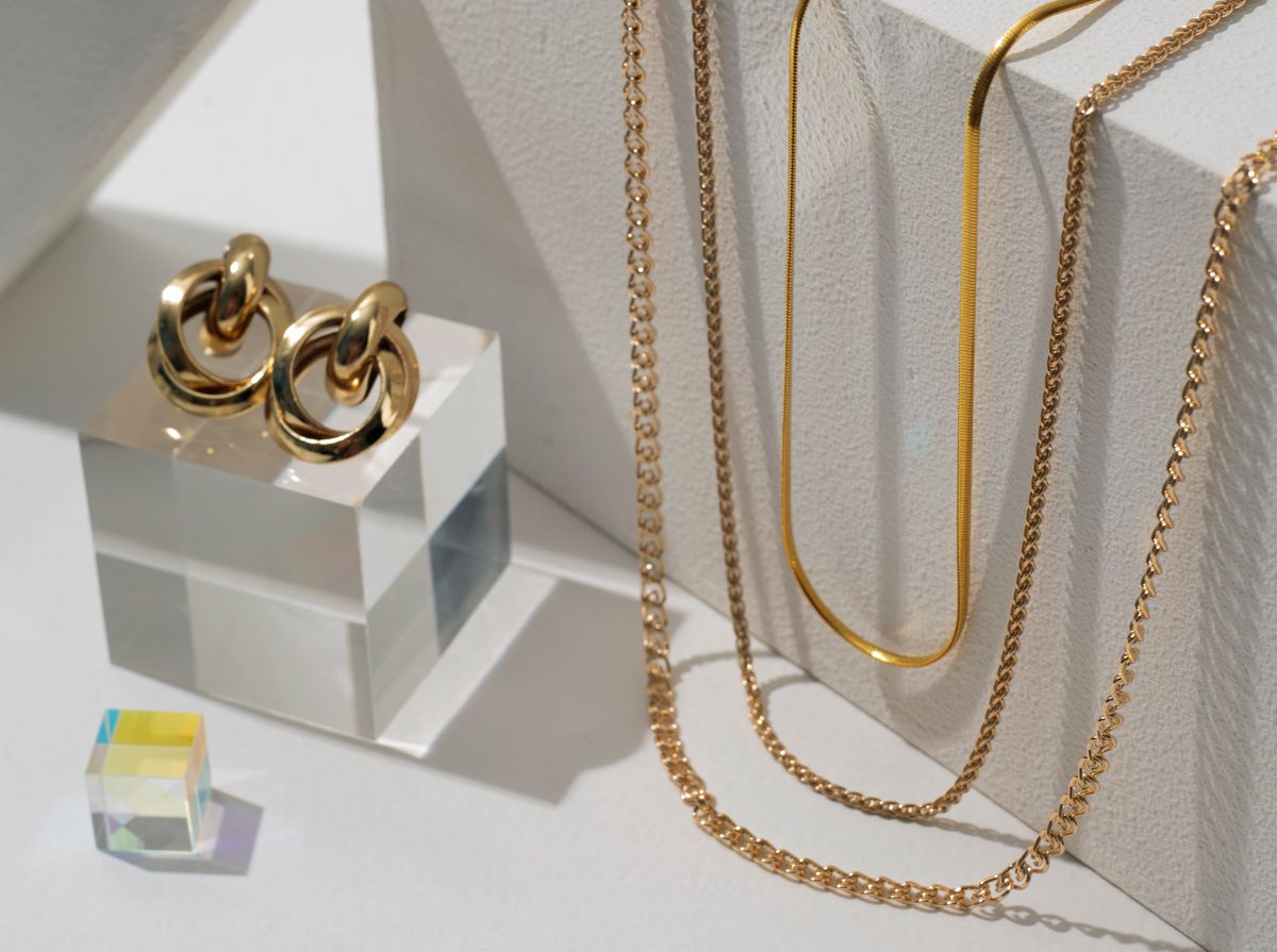 В Карелии сиделка украла у пожилой пары украшения на полмиллиона рублей