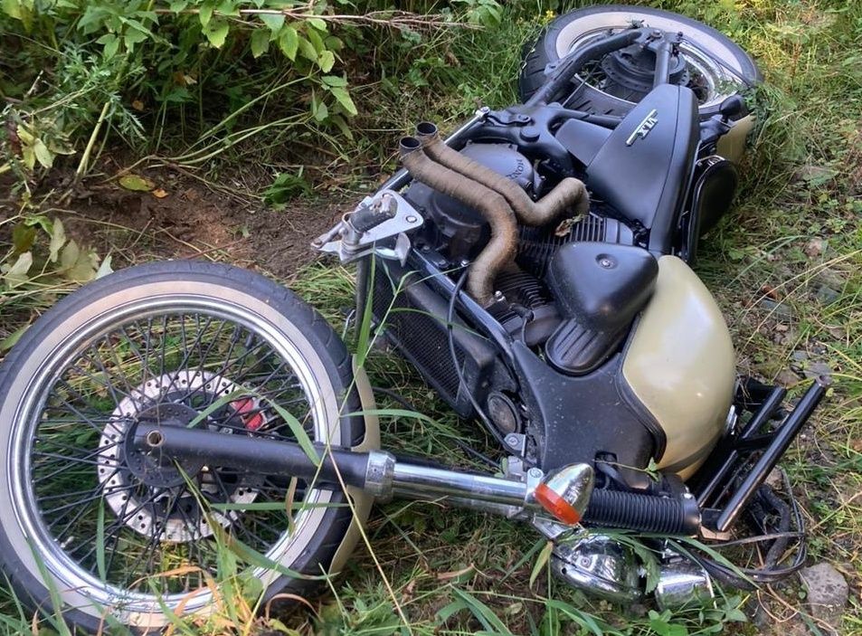 Молодой мотоциклист получил травмы в ДТП в Прионежье