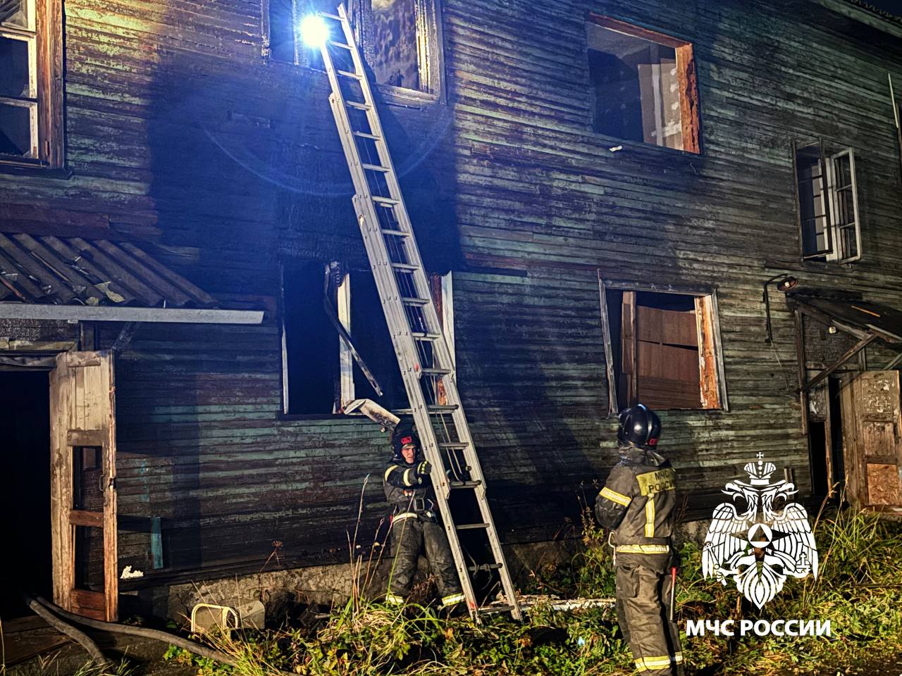 В Петрозаводске вечером 12 сентября горел еще один расселенный дом