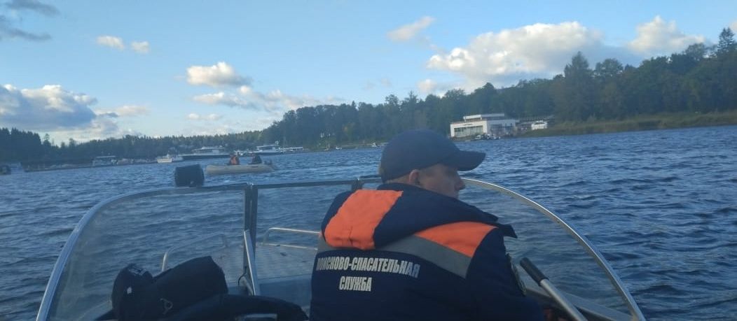 Туристы попали в шторм на Ладожском озере в Карелии