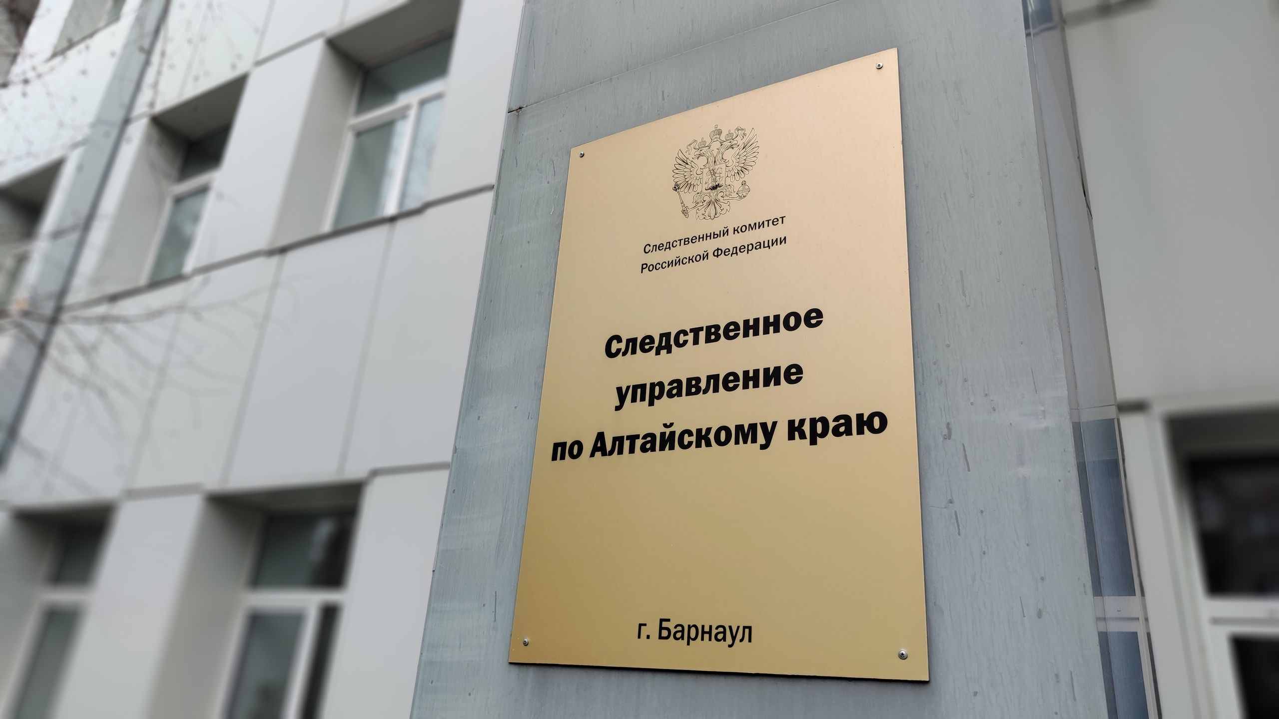 Банда в масках открыла стрельбу по людям возле кафе в российском регионе