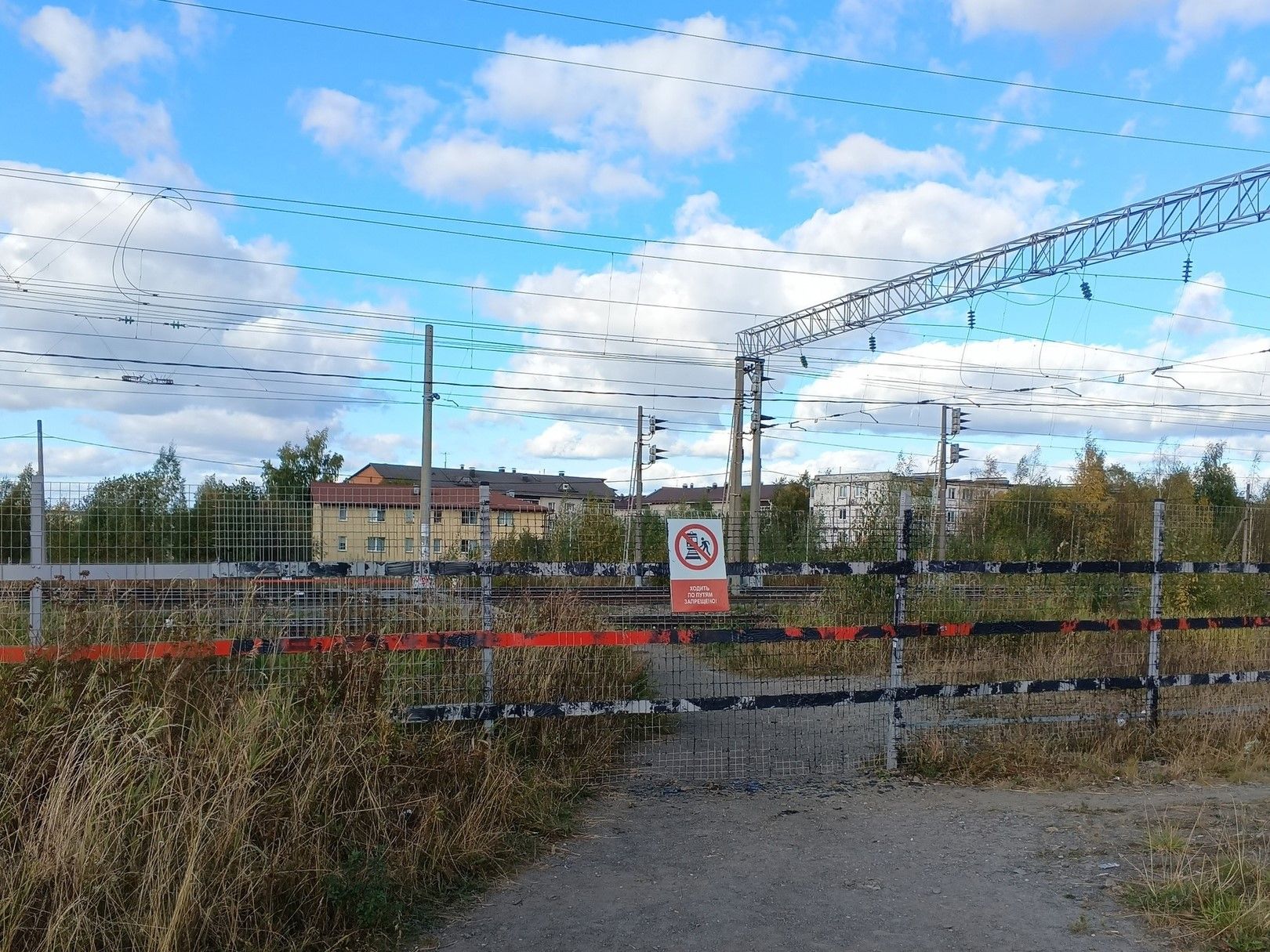 В Петрозаводске закрыли железнодорожный переход между Кукковкой и Голиковкой