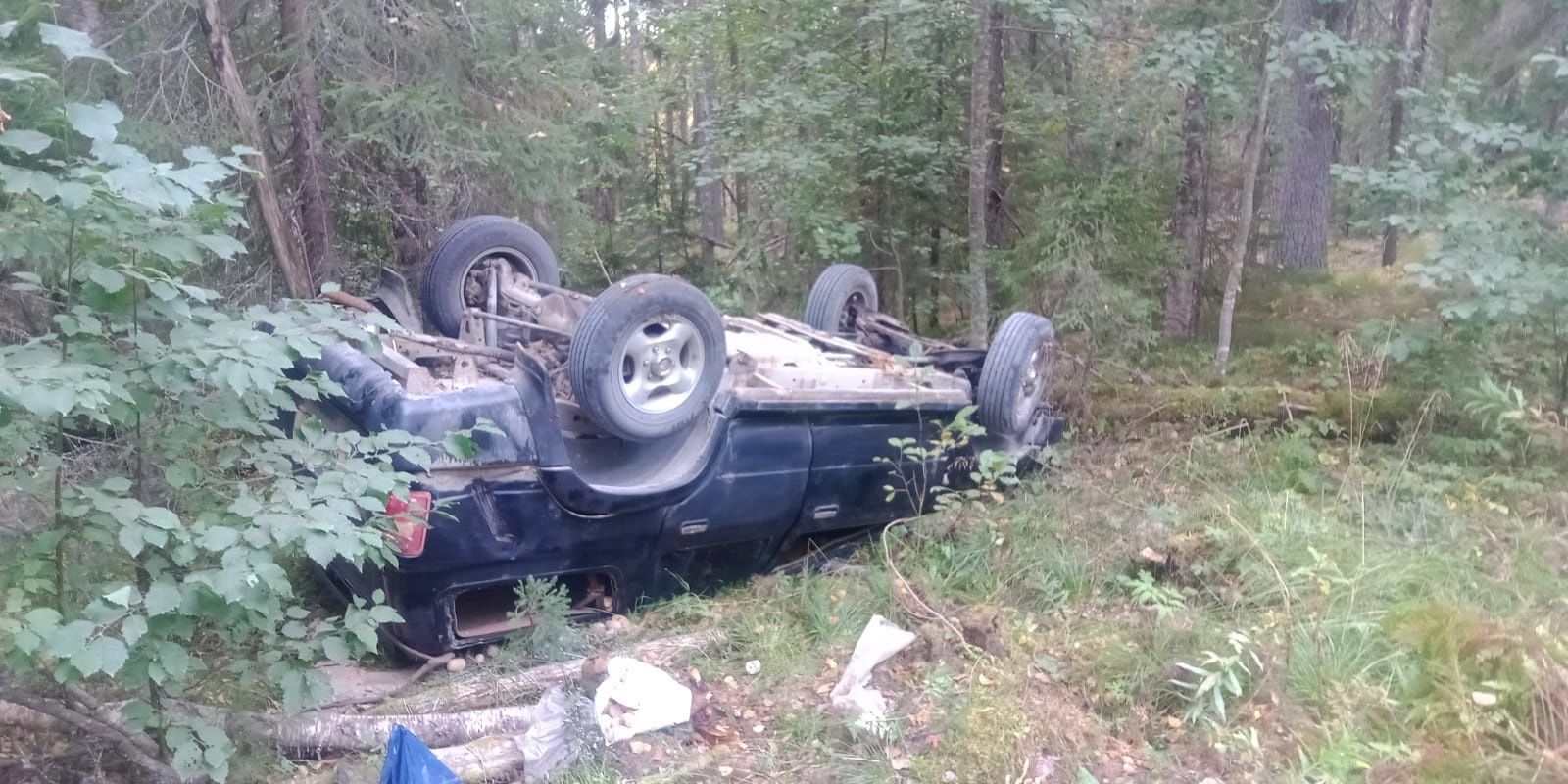 В Суоярвском округе автомобиль вылетел в кювет и перевернулся на крышу