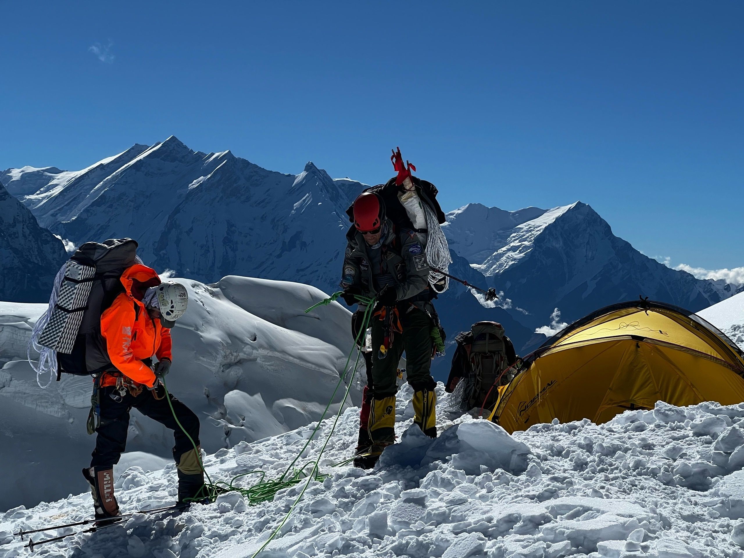 Тела пяти погибших в Гималаях российских альпинистов могут навсегда остаться в ущелье