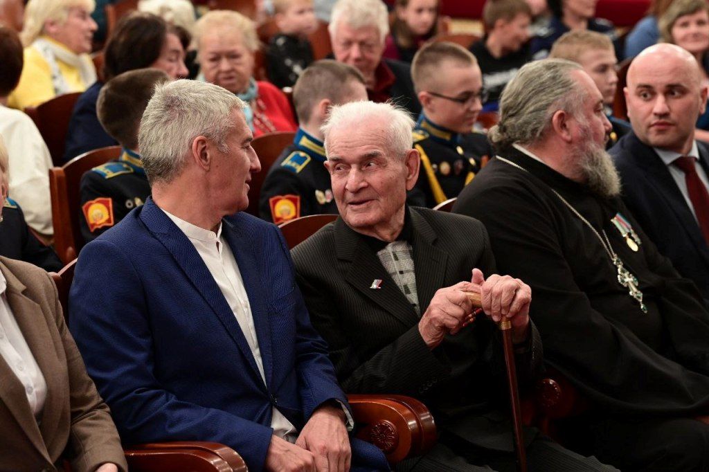 Артур Парфенчиков поздравил жителей республики с 80-летием освобождения Карелии