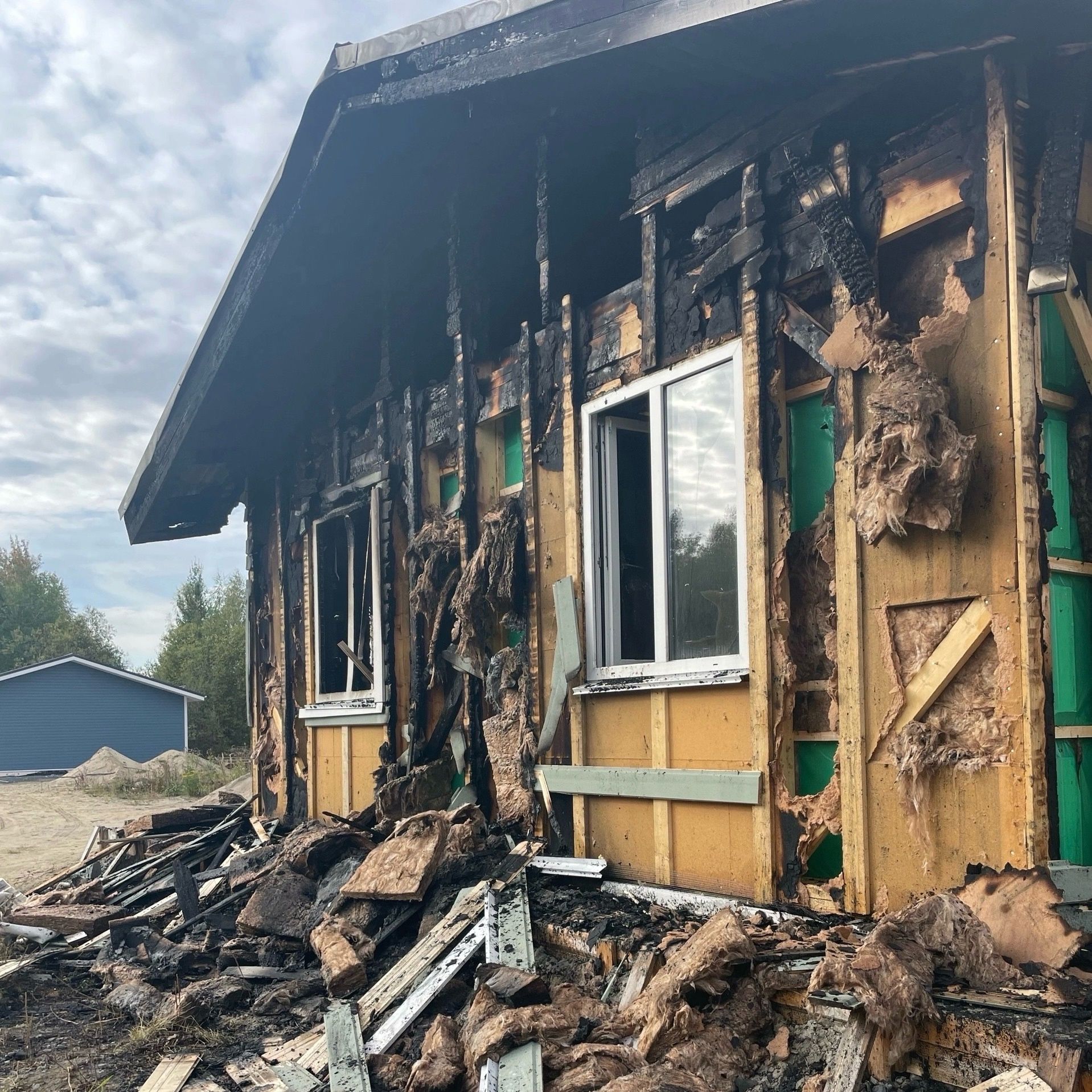 Трое детей подожгли новый дом в Мелиоративном