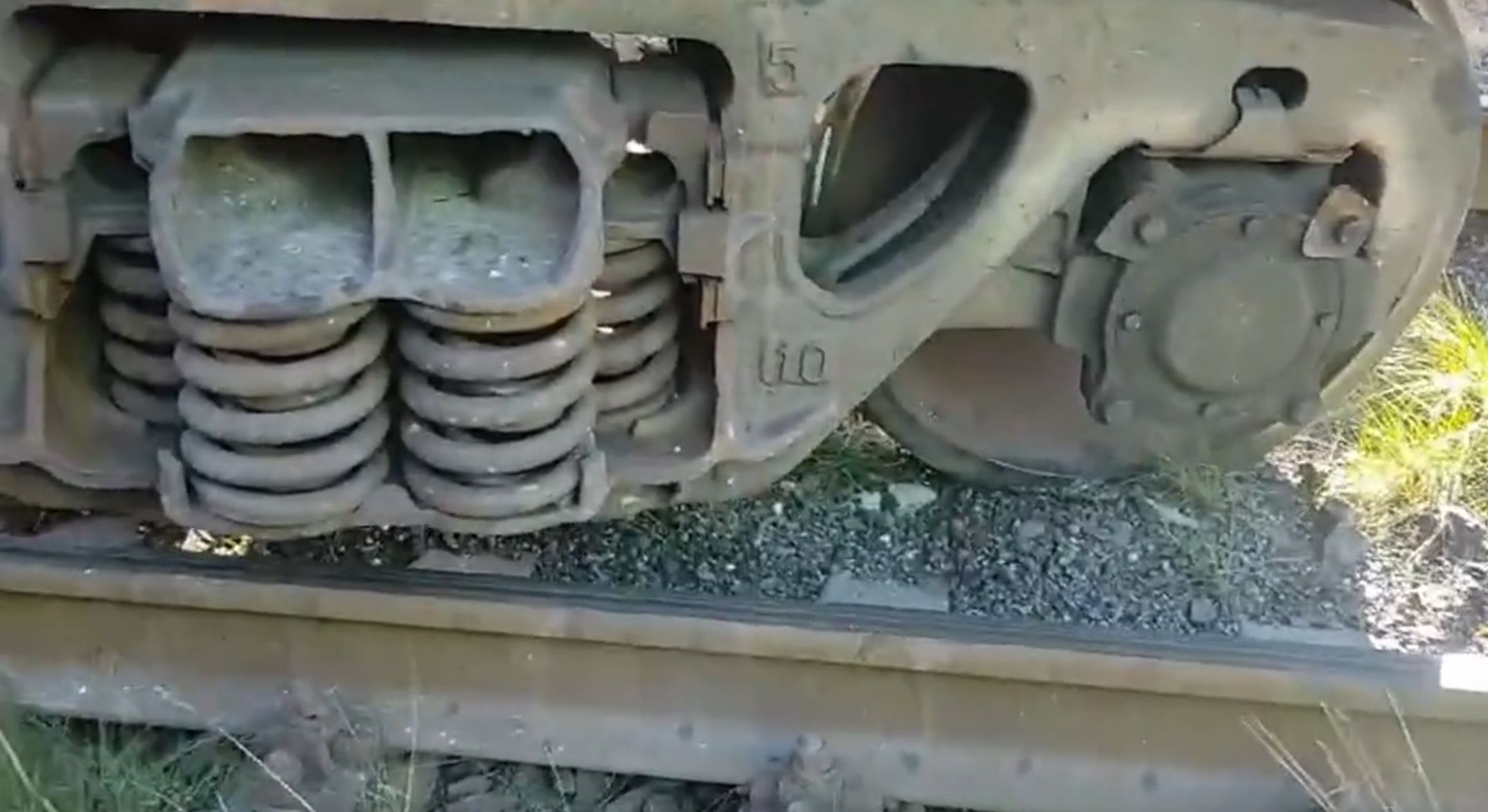 В Петрозаводске грузовой вагон сошел с рельсов