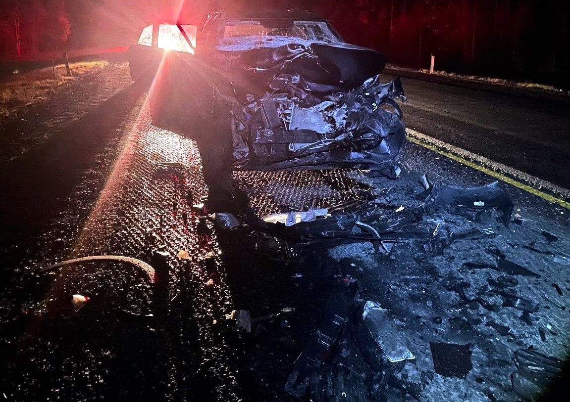 На трассе в Карелии легковой автомобиль врезался в грузовик