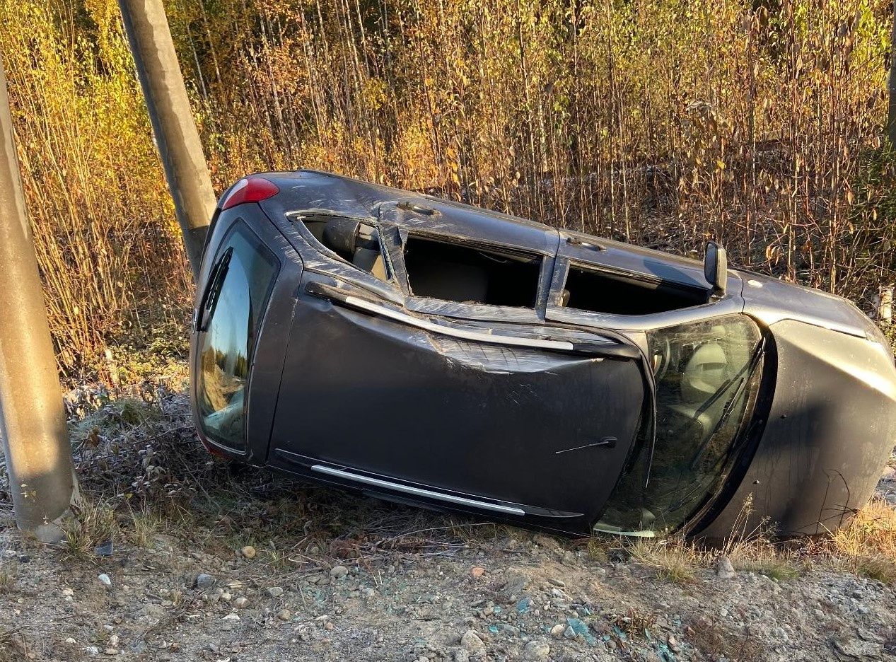 Жительница Костомукши не справилась с управлением и съехала в кювет