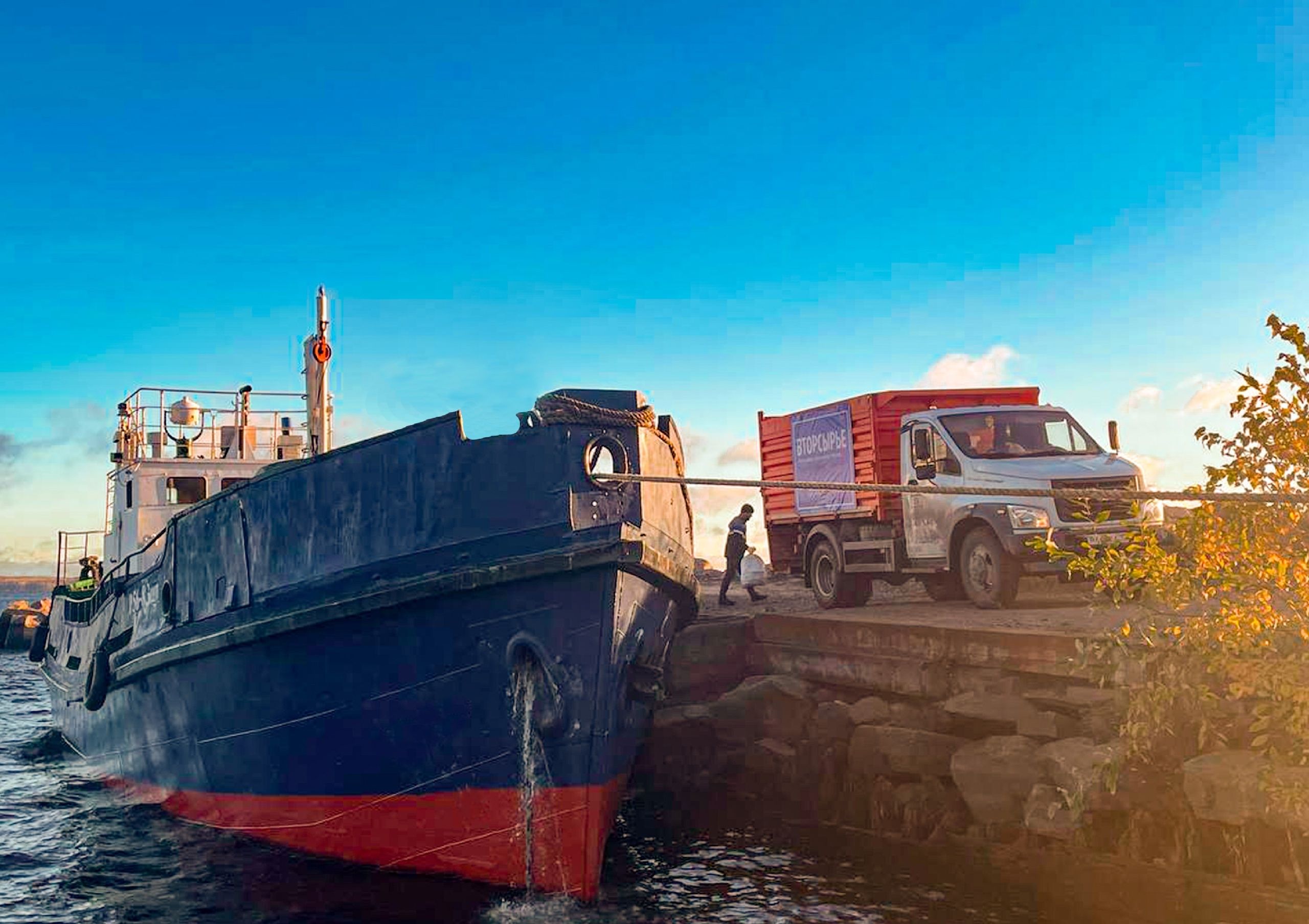 Более двух тонн стекла вывезли на переработку с острова Кижи