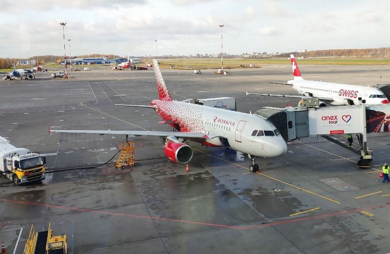 Шесть российских авиакомпаний из-за военного конфликта приостановили полеты в страны Ближнего Востока