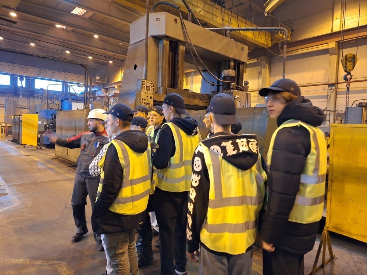 Более 100 предприятий Карелии открыли двери для школьников