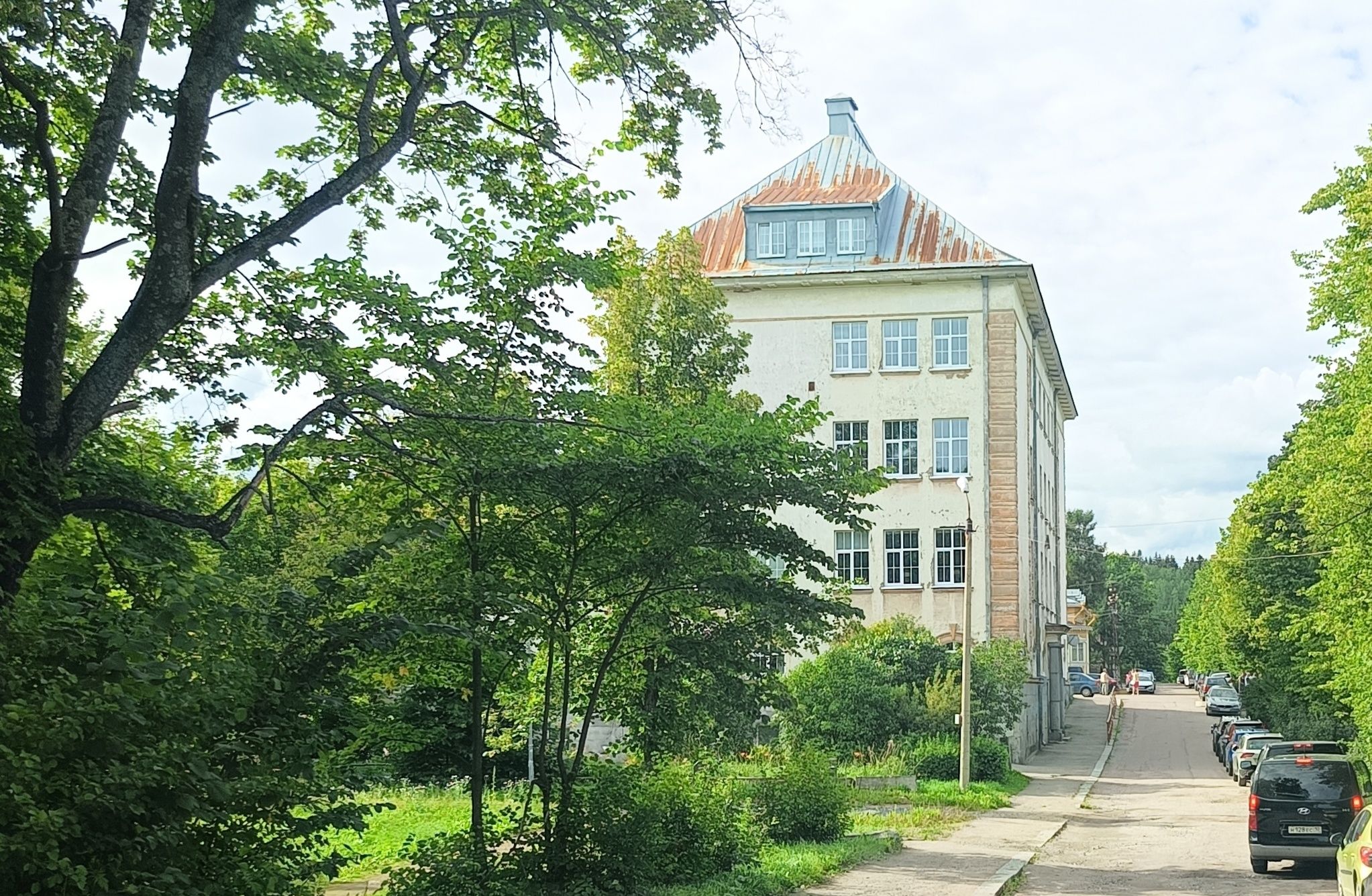 Житель города Сортавала отделался легким наказанием за взятку и хранение запрещенных растений