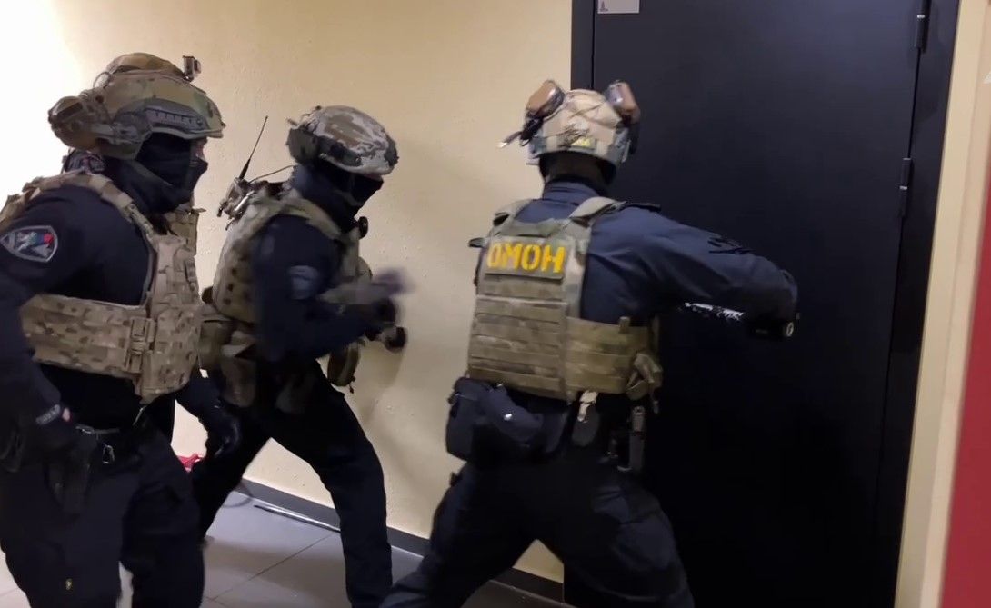 Три человека задержаны по подозрению в жестоком убийстве, которое произошло в карельском лесу 14 лет назад