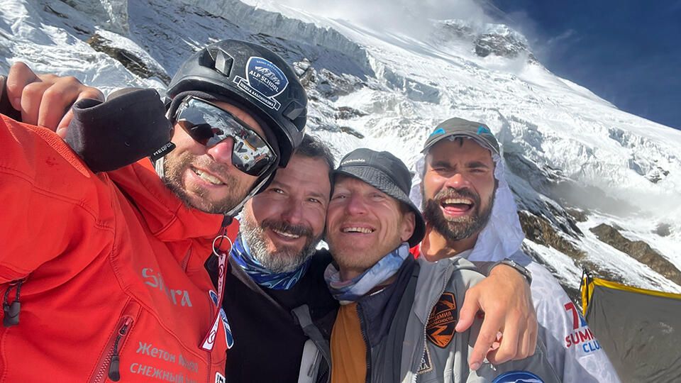 Пятеро альпинистов из России погибли при восхождении на гору Дхаулагири в Непале