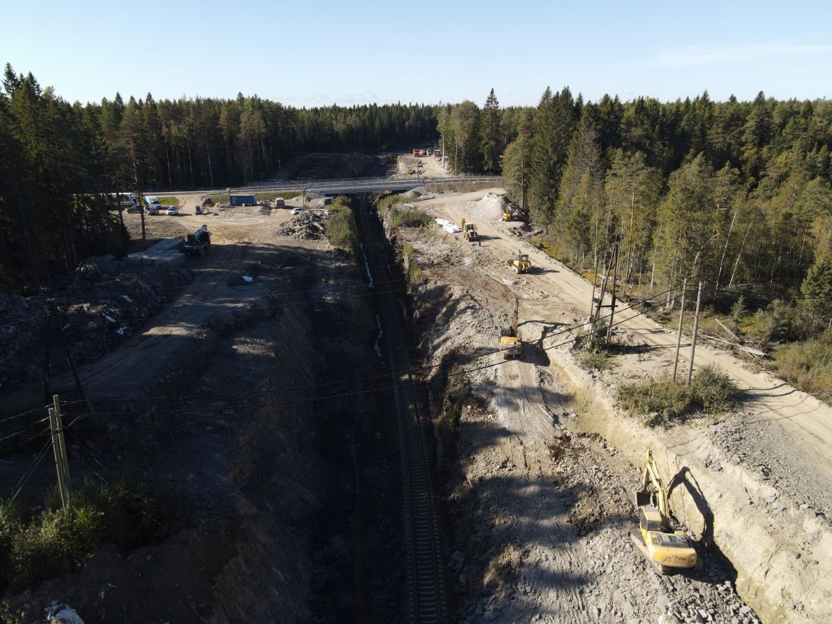 В Питкярантском районе построили мост через железнодорожный переезд