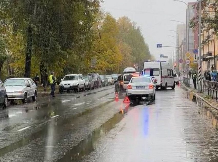 В Петрозаводске 10-летний ребенок попал под колеса машины