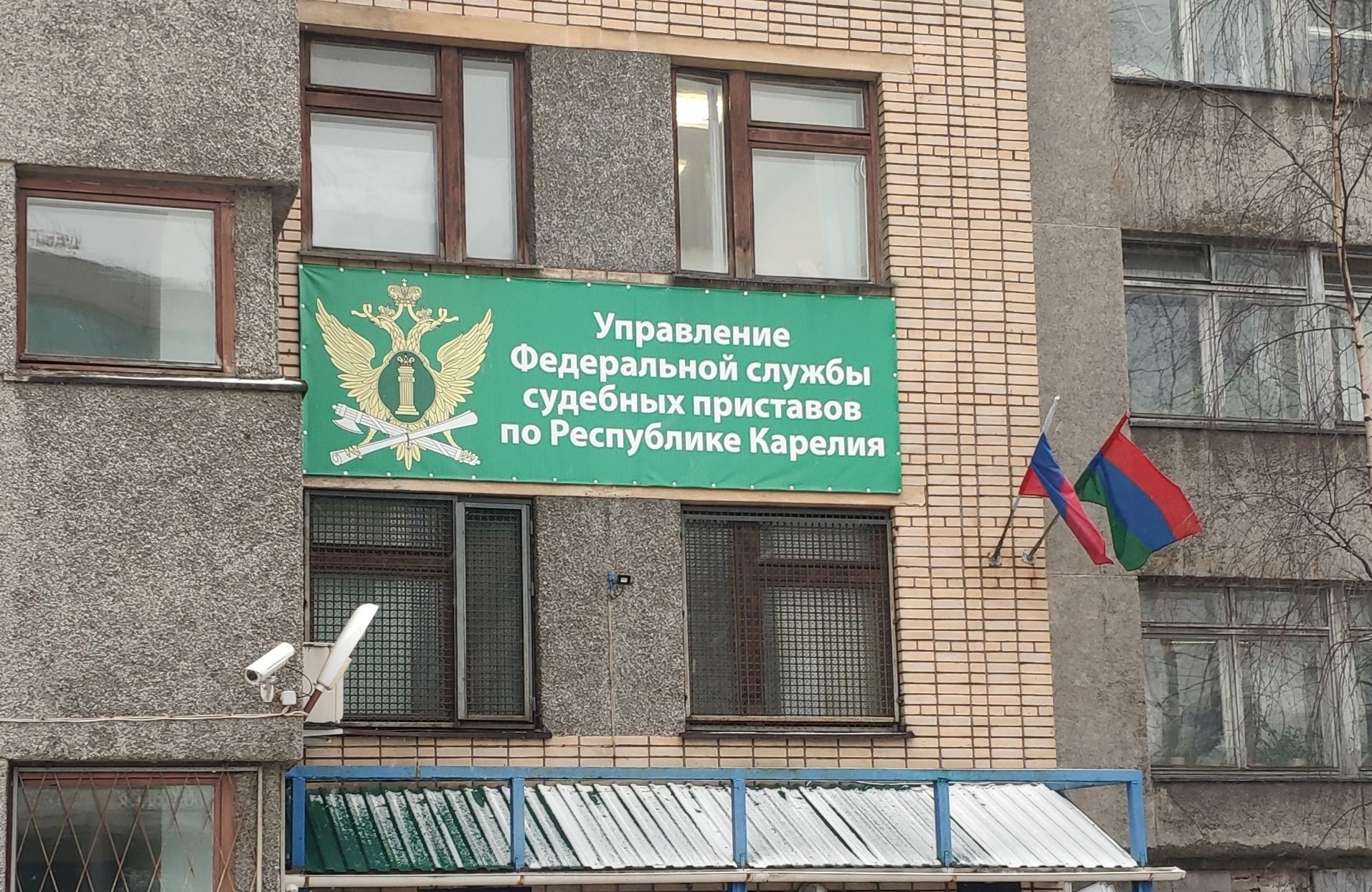 Карельские приставы распродают автомобили и землю должников