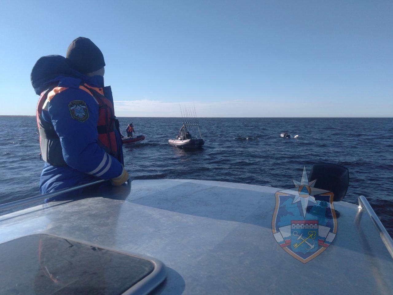 Двое рыбаков утонули в Ладожском озере