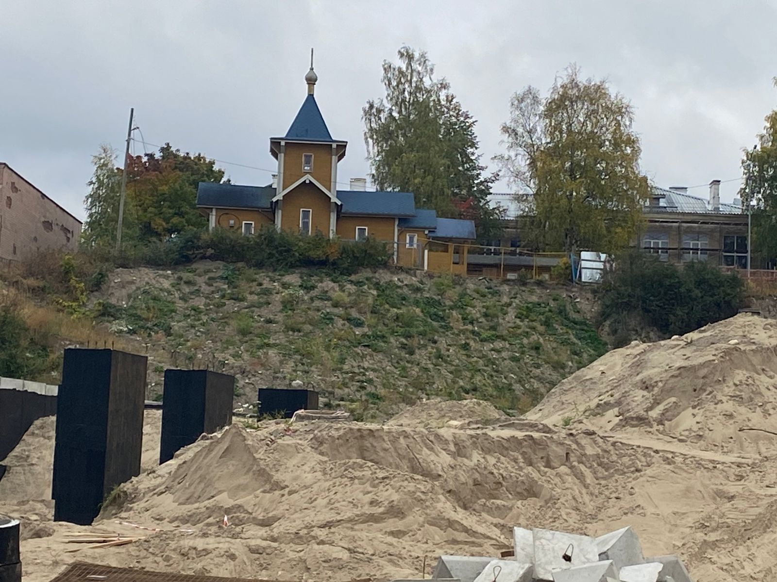 Склон возле храма Иоанна Богослова в Петрозаводске снова укрепят