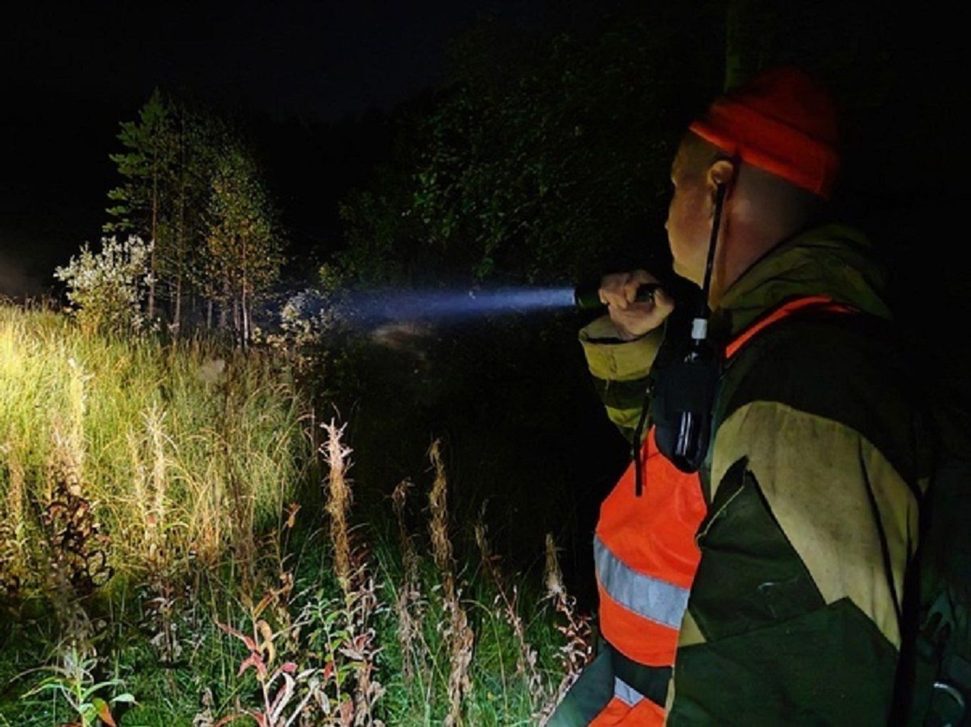 Добровольцы карельского отряда «ЛизаАлерт» помогли выбраться из леса мужчине