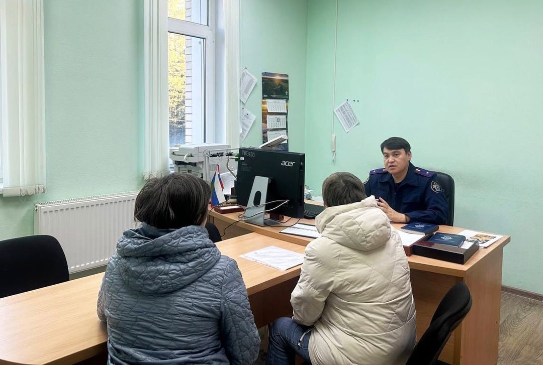 «Кровля разрушается и протекает»: жительница аварийного дома в Карелии обратилась в Следком